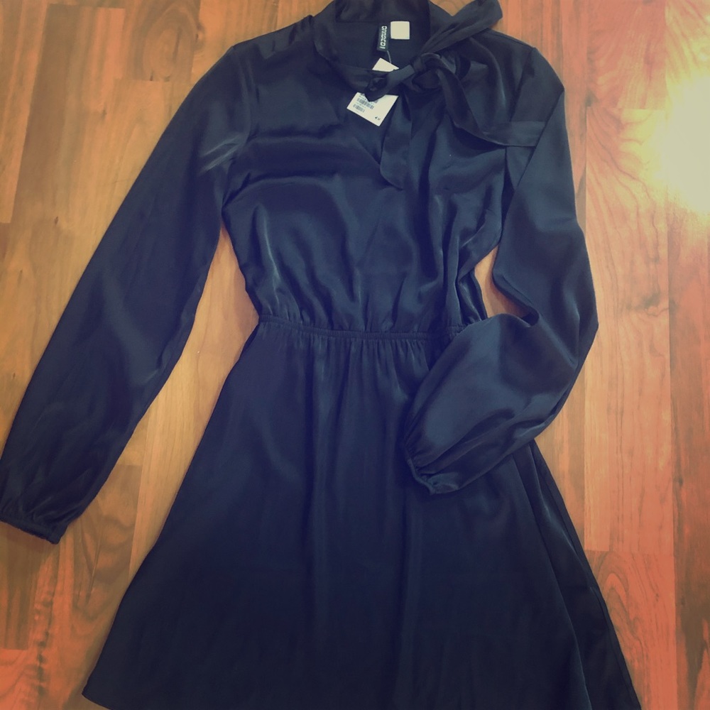 Adorable black long sleeve dress